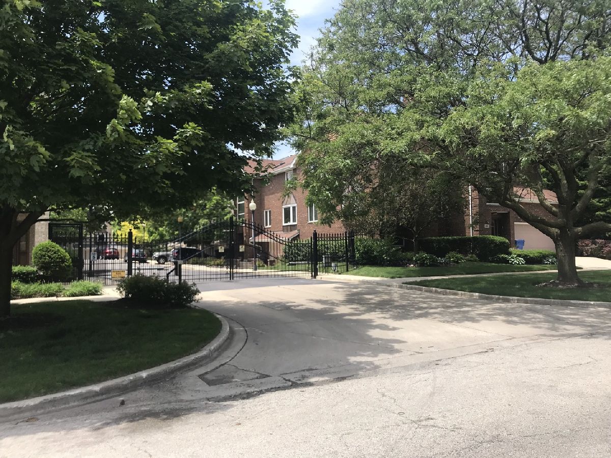 Homes & Condos & Townhomes Sold Chatham Park Place Chicago Illinois, 8137 Prairie Park
