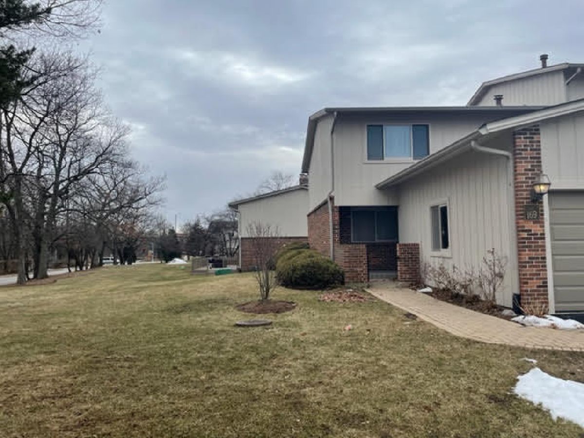 Townhomes & Condos Sold Gingerbrook Oak Brook Illinois, 19W169 Ginny