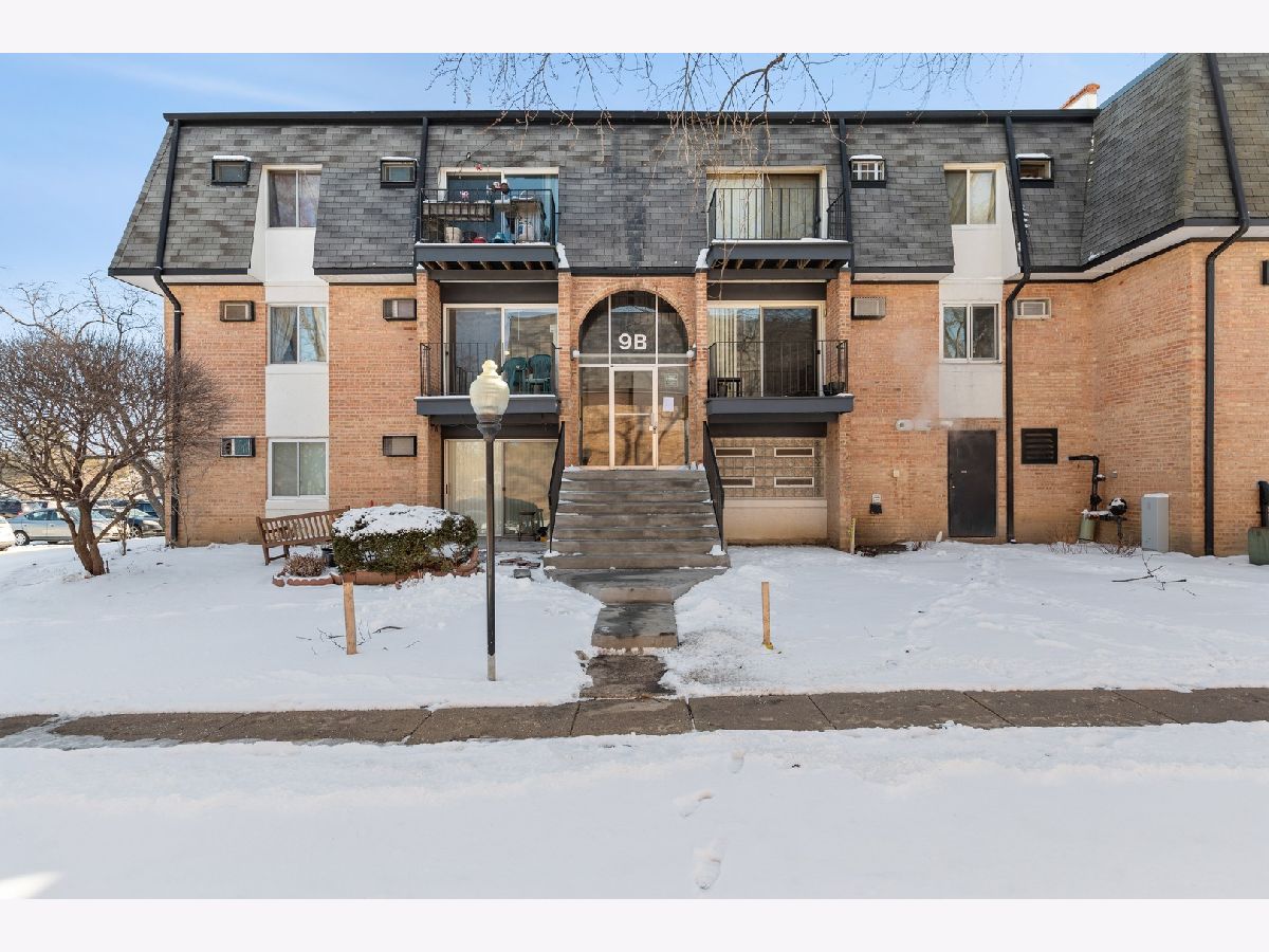 Condominiums Sold Windhaven Palatine Illinois, 9B Dundee Quarter