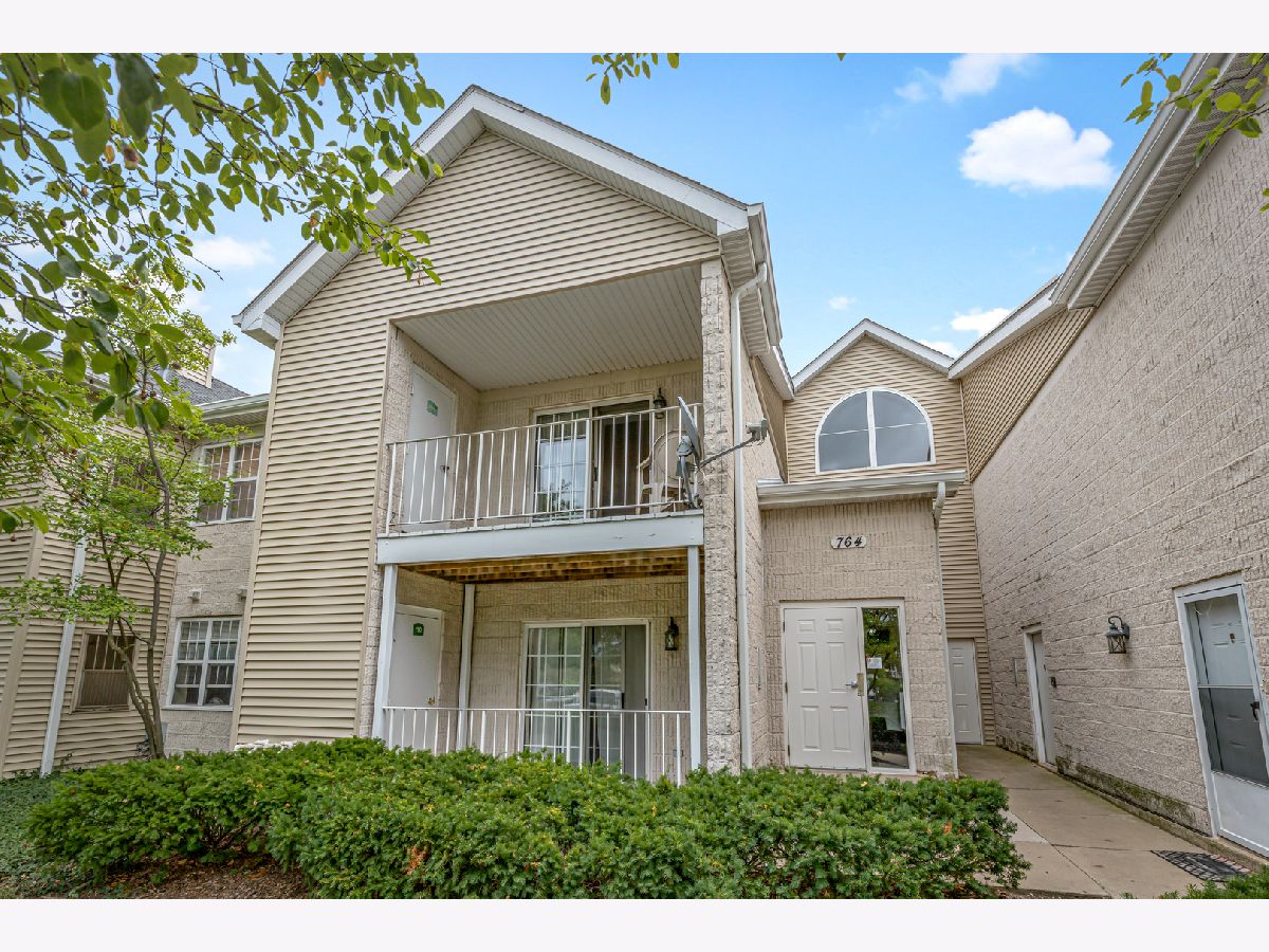 Condominiums Rented Legends Carol Stream Illinois, 764 Gary