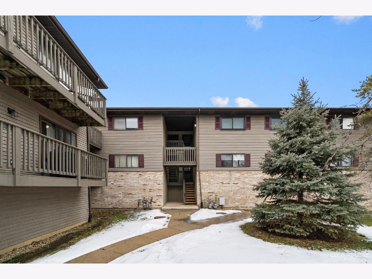 Condominiums Sold Stonebriar Elgin Illinois, 1810 Highland