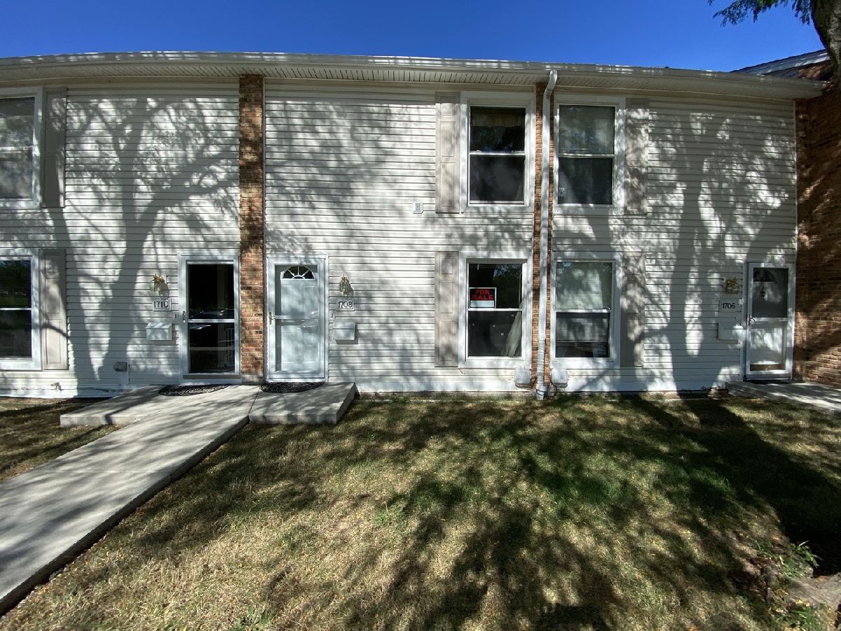 Townhomes & Condos Rented Huntington Club Hoffman Estates Illinois, 1708 Ardwick