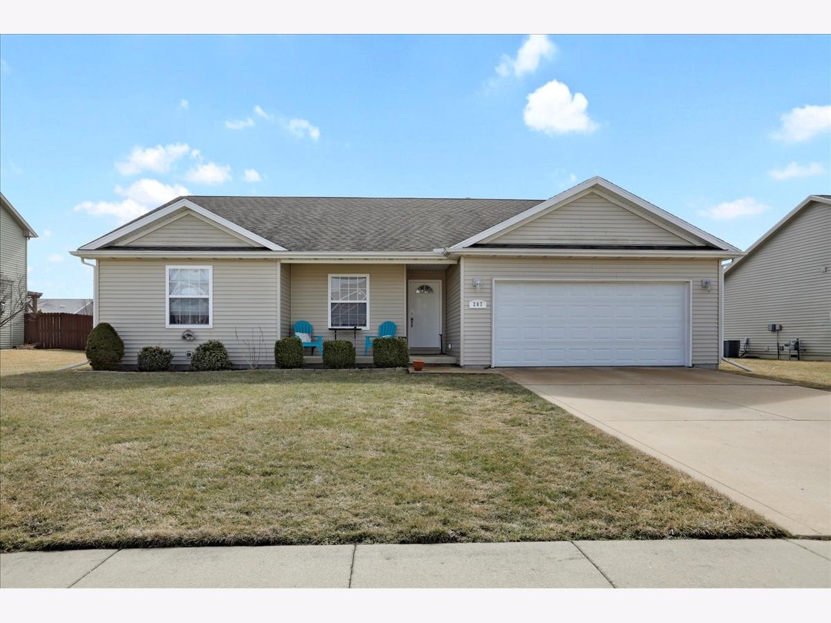 Homes Sold Kinderwood South Tolono Illinois, 207 Bryce