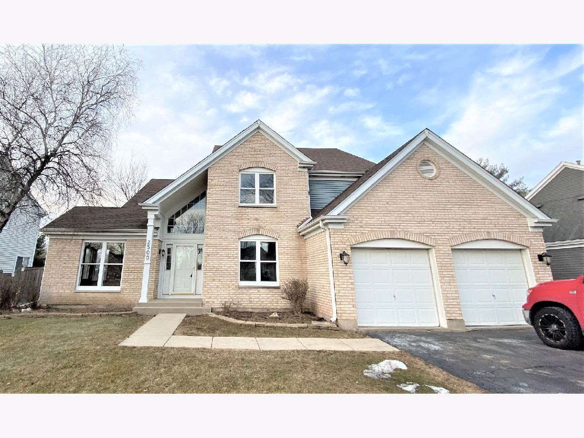 Homes & Townhomes Sold Woodbridge North Elgin Illinois, 2500 Otter Creek