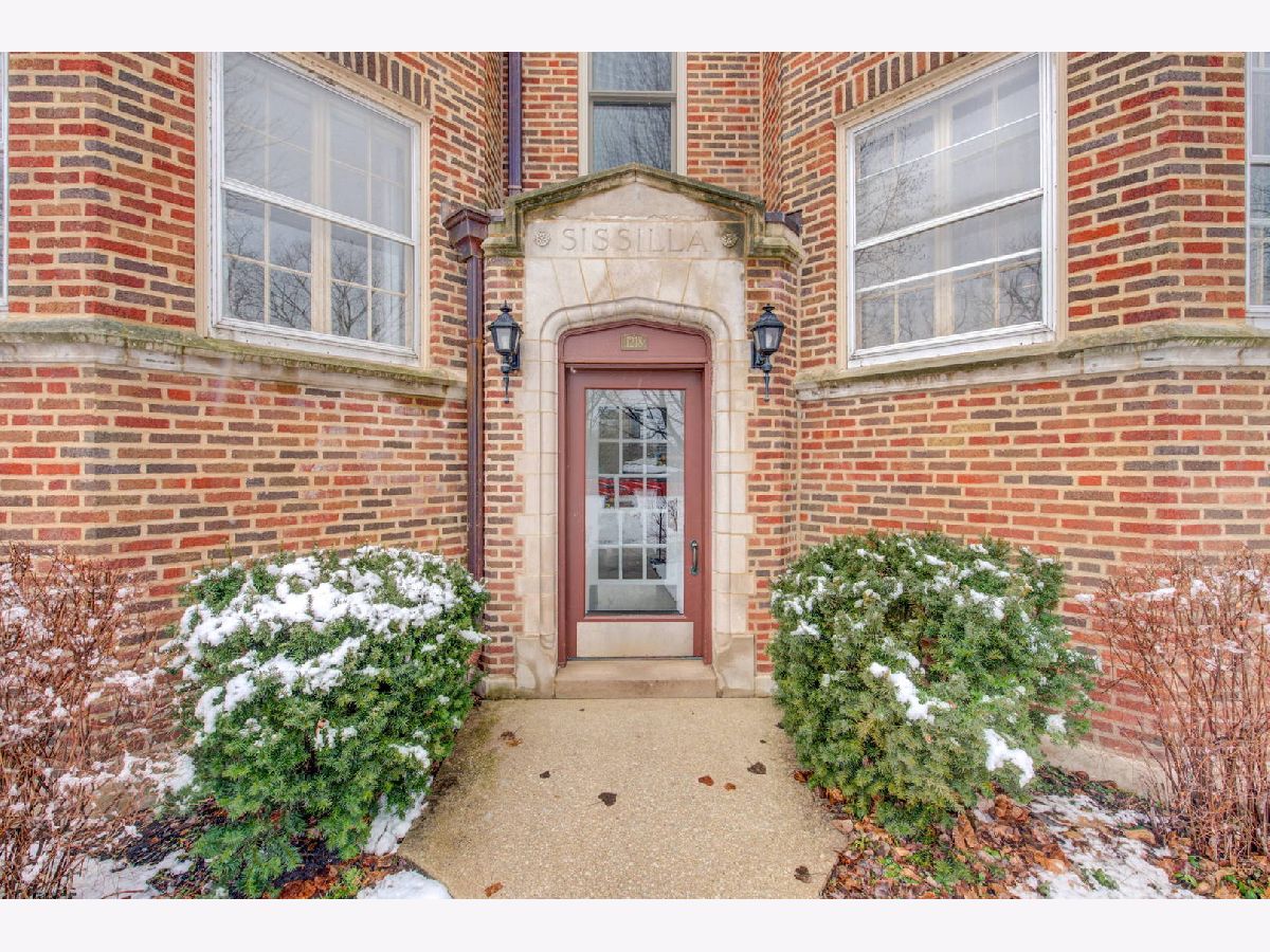 Condominiums Sold Sissilla Evanston Illinois, 1218 Central