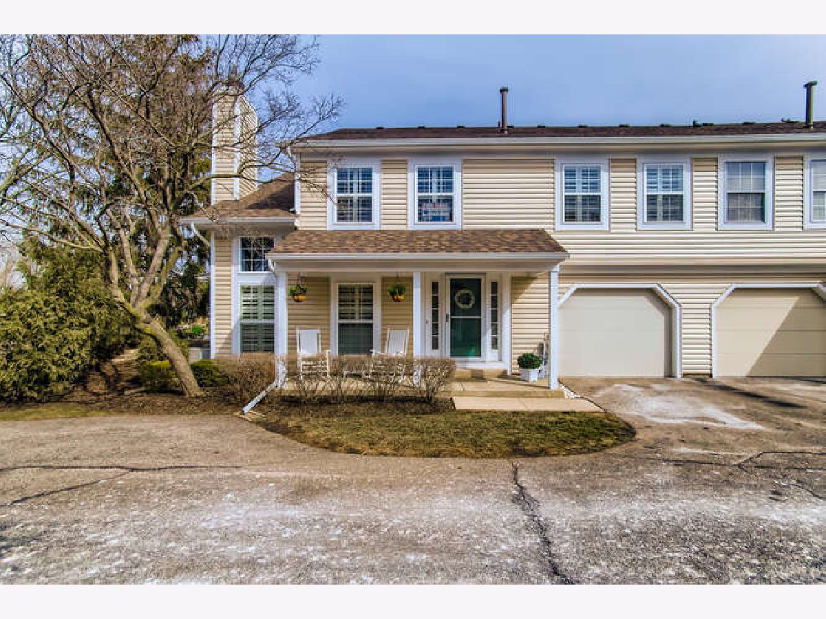Townhomes Sold Southgate Manors Streamwood Illinois, 375 Wisteria