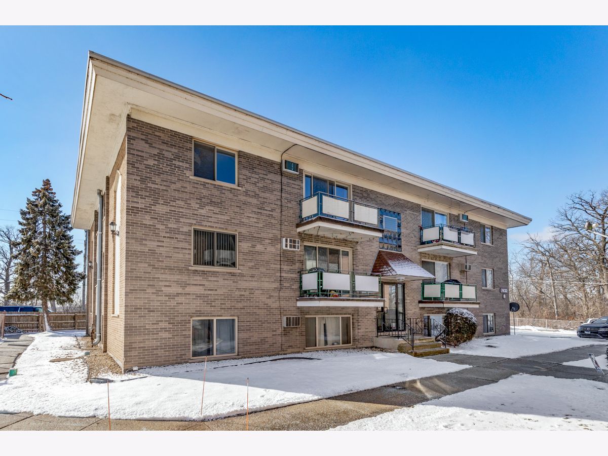 Condominiums Sold Hillcrest Manor Worth Illinois, 7432 111th