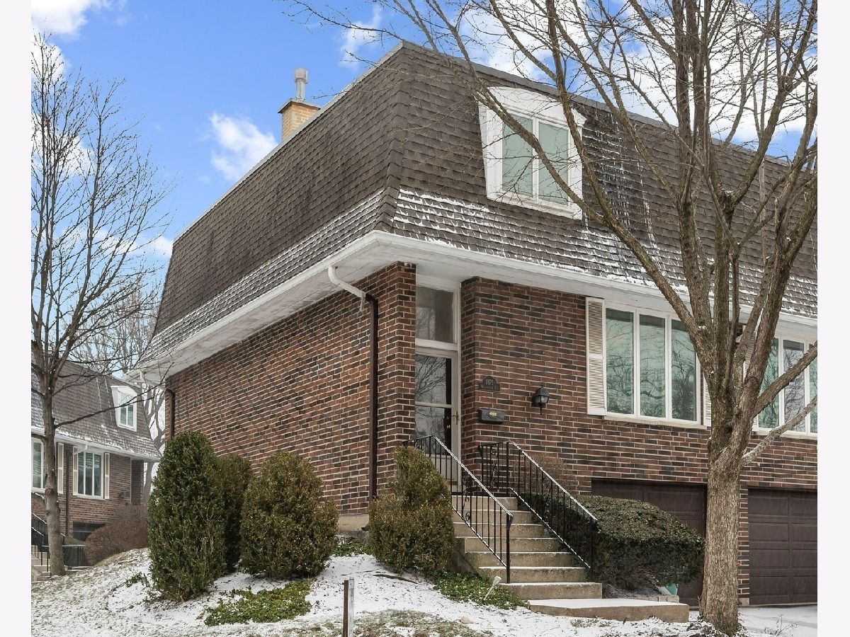 Condos & Townhomes Sold Willow Green Northfield Illinois, 1879 Willowview