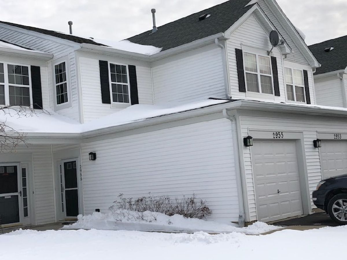 Townhomes & Condos Rented Falling Waters Lindenhurst Illinois, 2955 Falling Waters