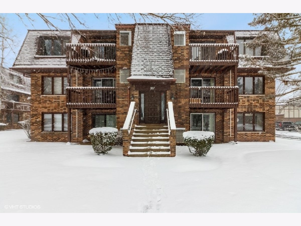 Condominiums Sold Trevor Court Crystal Lake Illinois, 207 Uteg