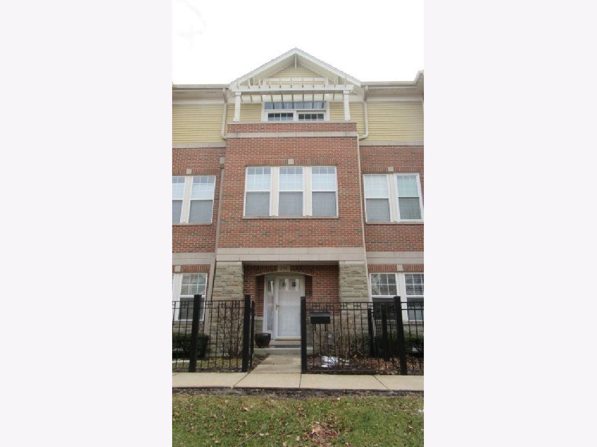 Townhomes Sold Wesley Square Wheaton Illinois, 215 West