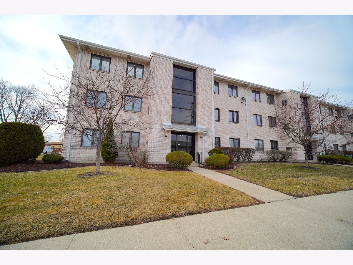 Condominiums Sold Briartree Burbank Illinois, 7550 Briartree