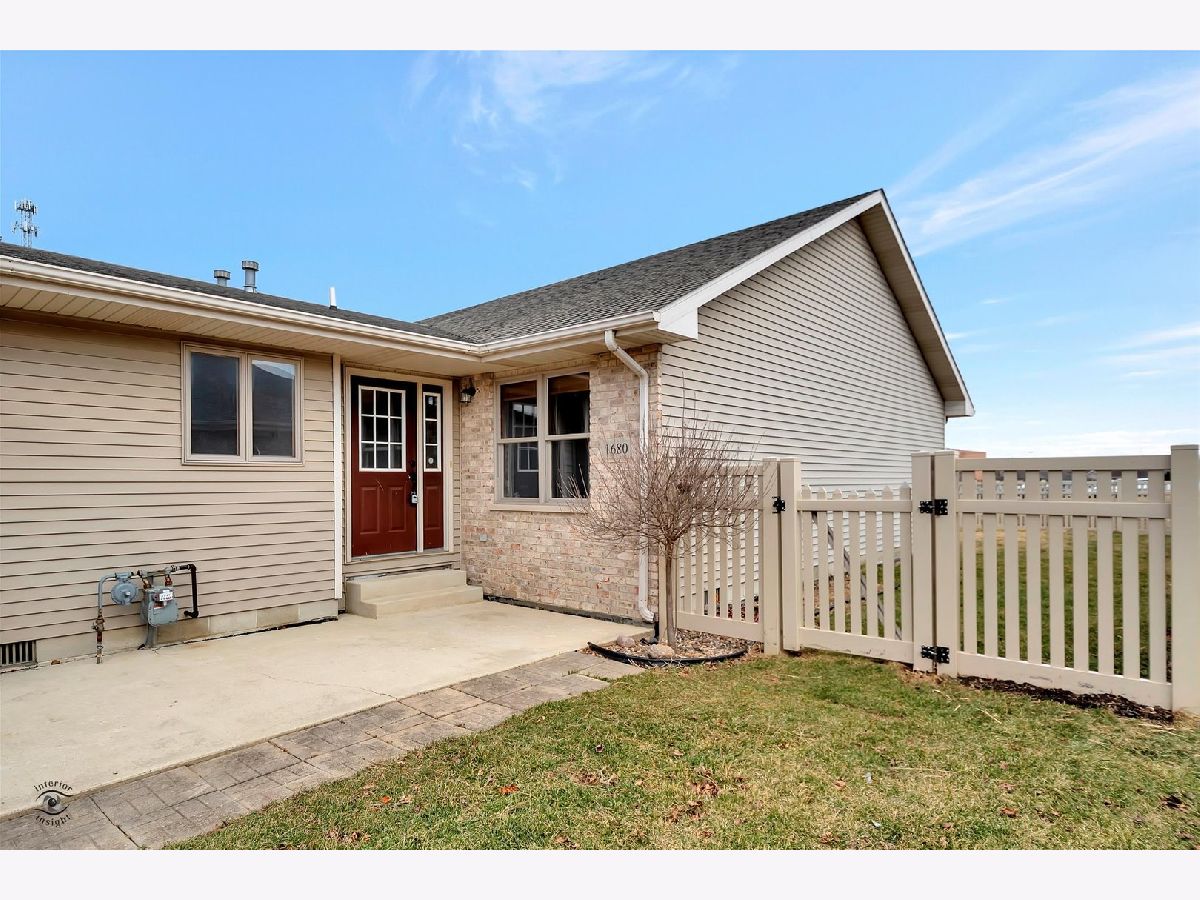 Homes & Condos & Townhomes Sold Highpoint Bourbonnais Illinois, 1680 Mid Court