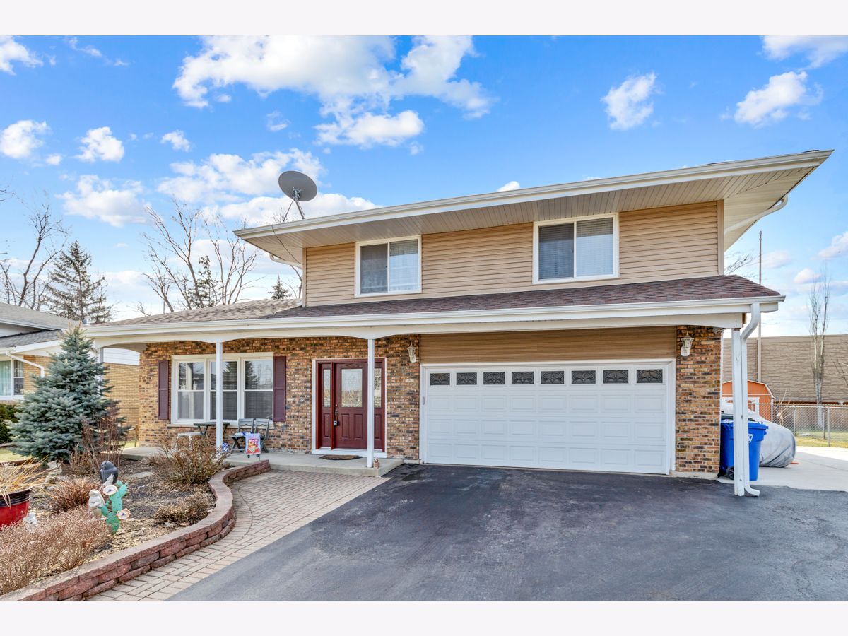 Homes Sold Lake Briarwood Arlington Heights Illinois, 2914 Briarwood