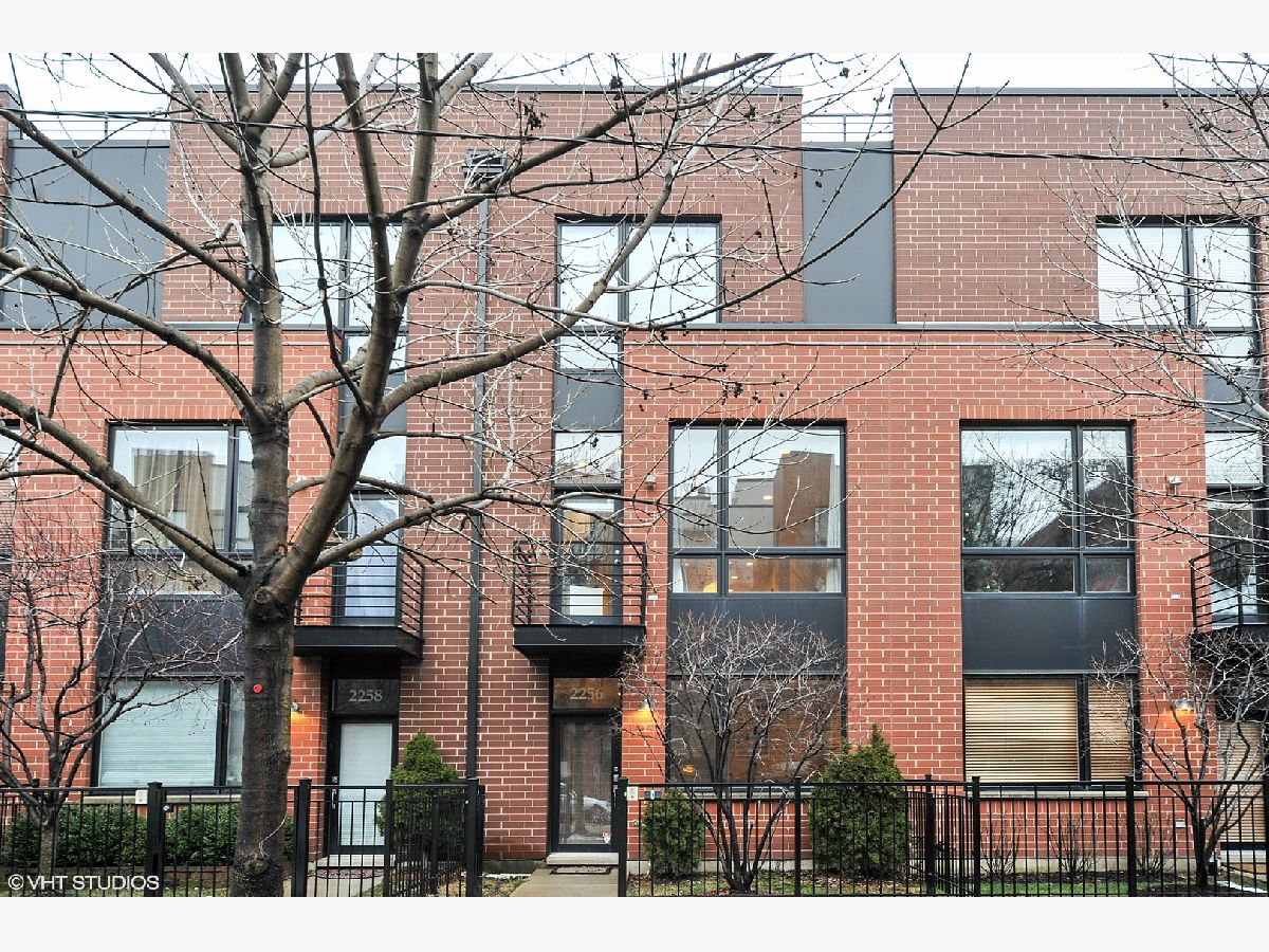 Townhomes & Condos Rented Riverwalk Townhomes Chicago Illinois, 2300 Wolfram