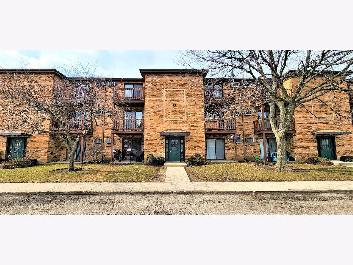 Condominiums Sold Windsor Court Palatine Illinois, 1352 Geneva