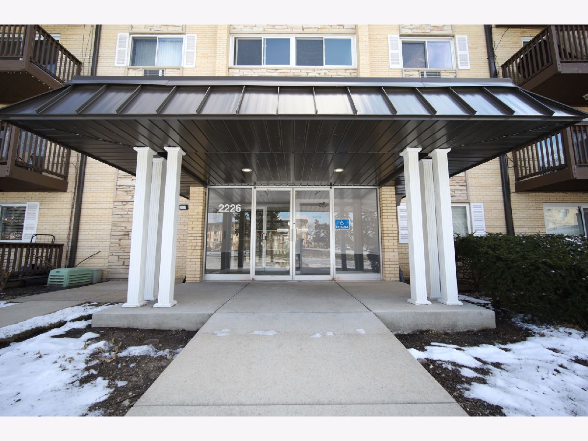 Condominiums & Homes Sold Evergreen Court Arlington Heights Illinois, 2226 Goebbert