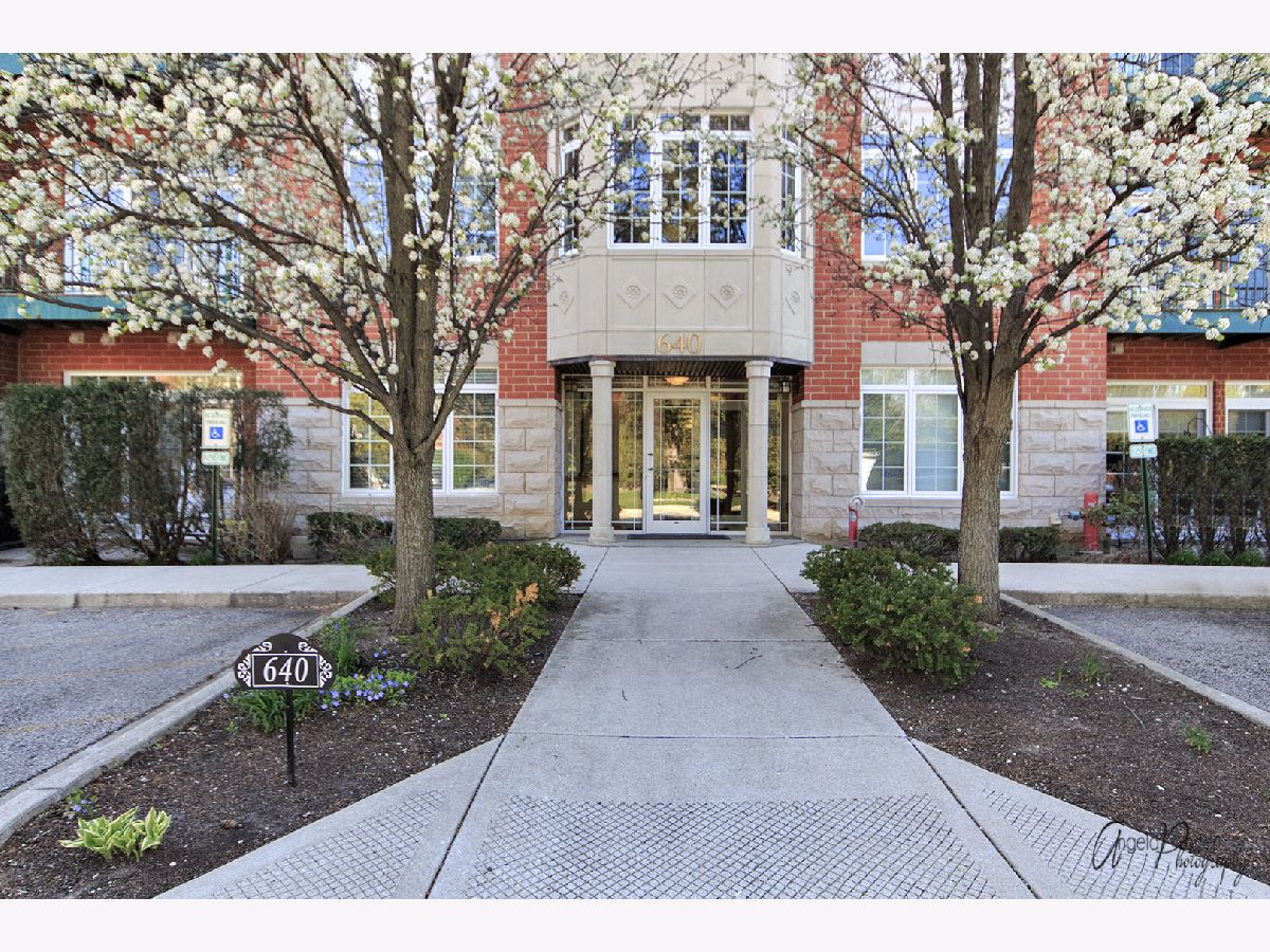 Condominiums Sold Park Point Wheeling Illinois, 640 Mchenry