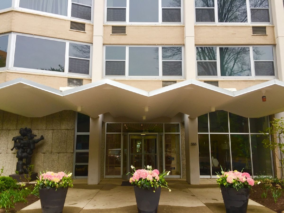 Condominiums Rented 555 Cornelia Condos Chicago Illinois, 555 Cornelia