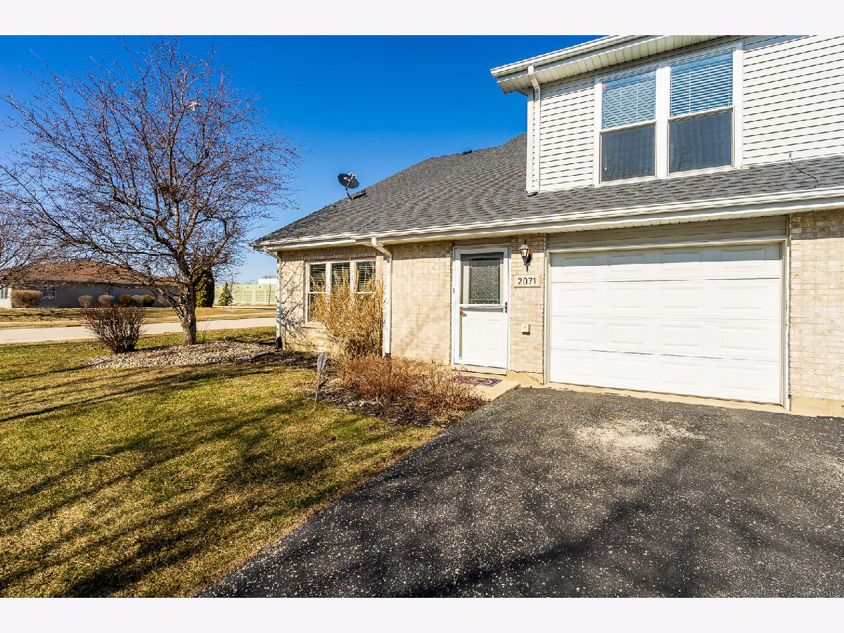 Condominiums Sold Meadowview Crest Hill Illinois, 2071 Susanna