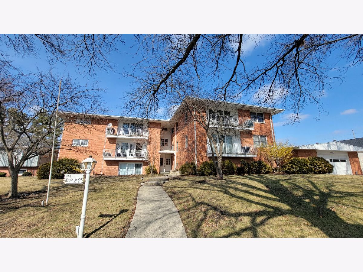 Homes & Condominiums Sold Lincolnshire Champaign Illinois, 910 Lincolnshire