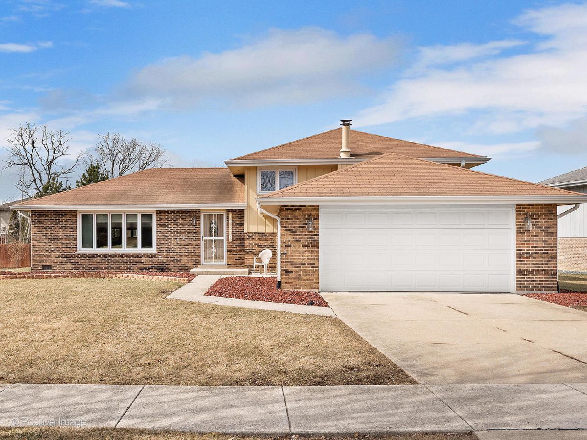 Homes Sold Pinewood Orland Park Illinois, 14378 Creekwood