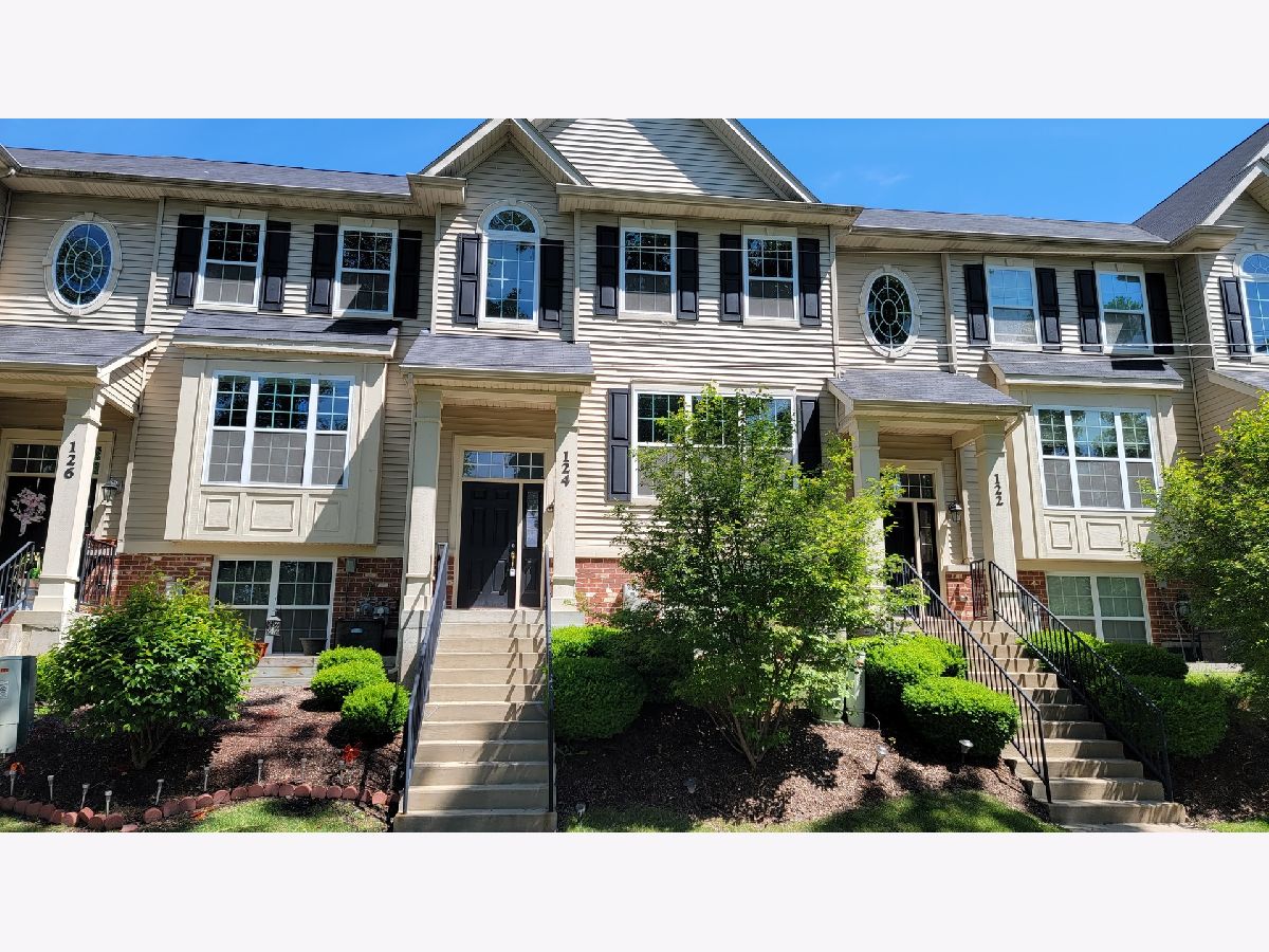 Townhomes Rented River Place South Elgin Illinois, 124 Melrose