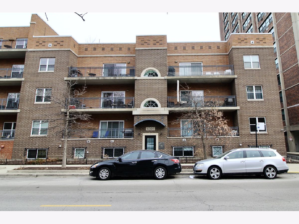 Condominiums Rented The Mark Chicago Illinois, 4301 Sheridan
