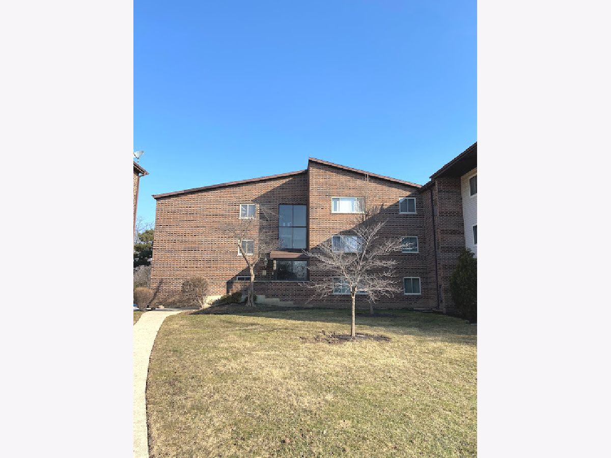 Condominiums Rented 12 Oaks Elk Grove Village Illinois, 640 Perrie