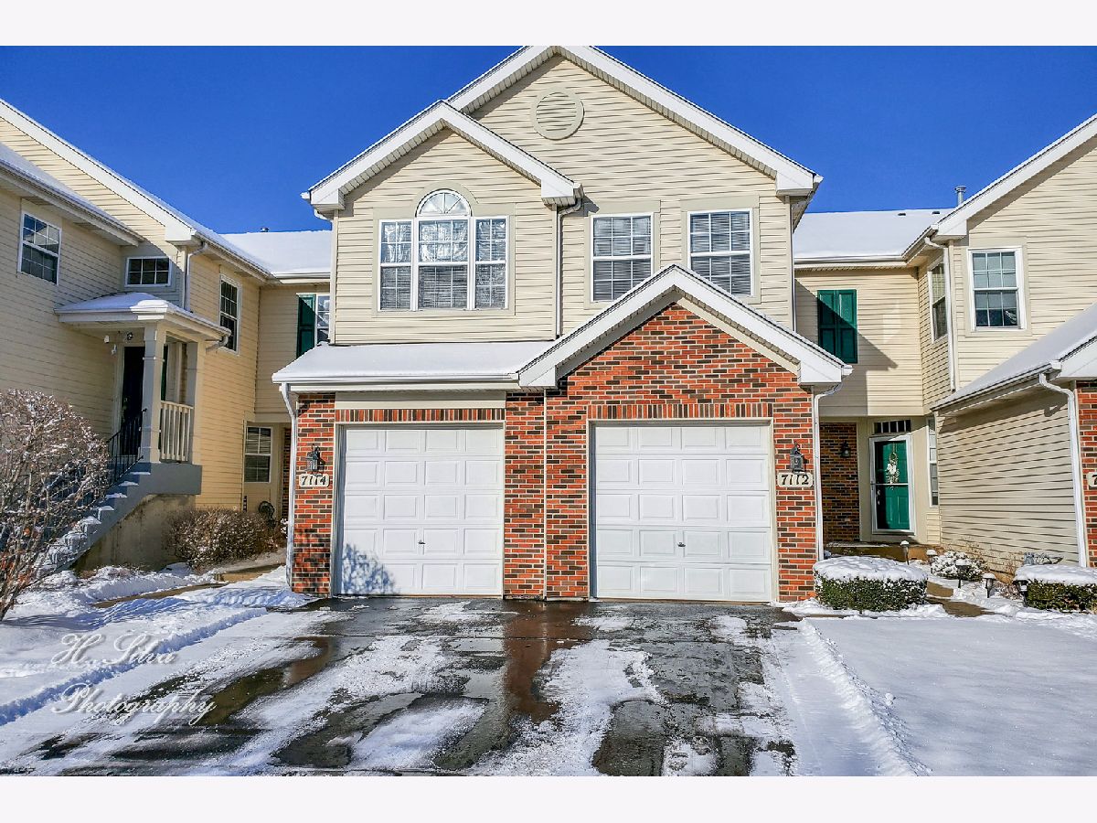 Homes & Townhomes & Condos Rented Kimball Farms Carpentersville Illinois, 7112 Westwood