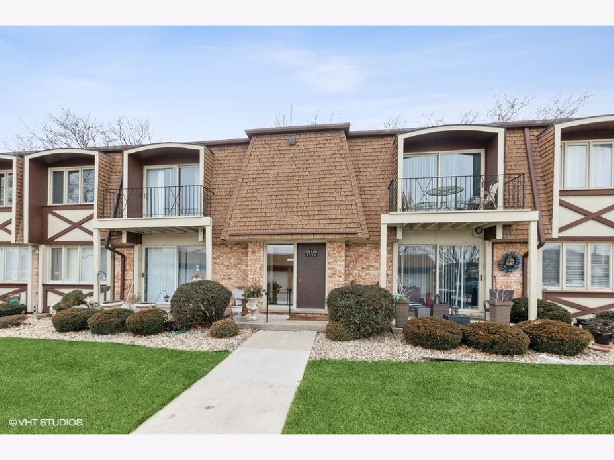 Condominiums Sold Park Place Crestwood Illinois, 12750 Carriage