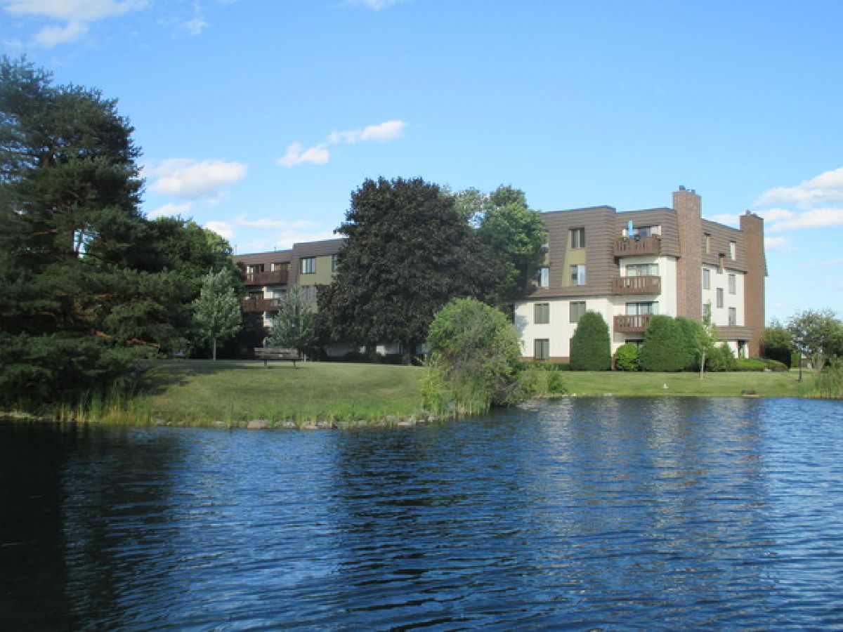 Townhomes & Condos Rented Whispering Lake Lake Bluff Illinois, 12900 Heiden