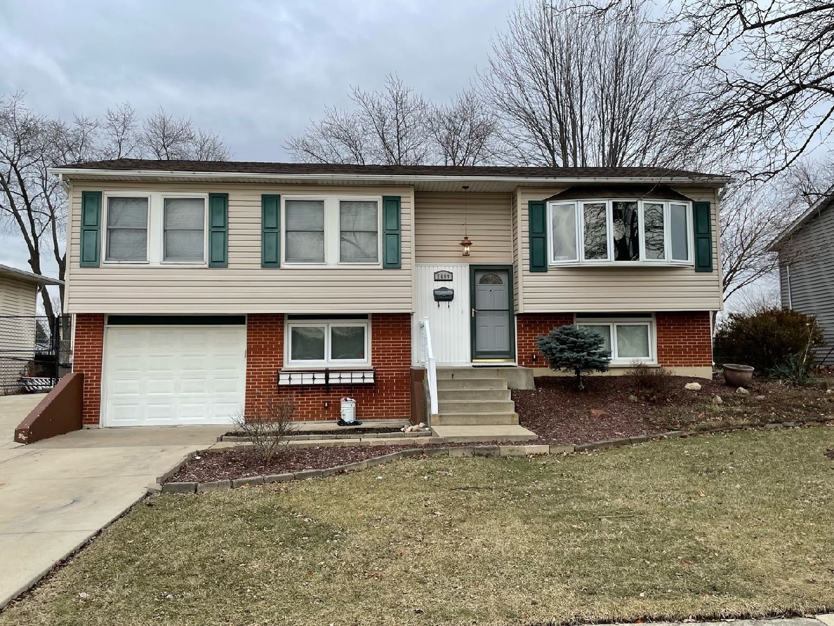 Homes Rented Highlands Woodridge Illinois, 7409 Catalpa