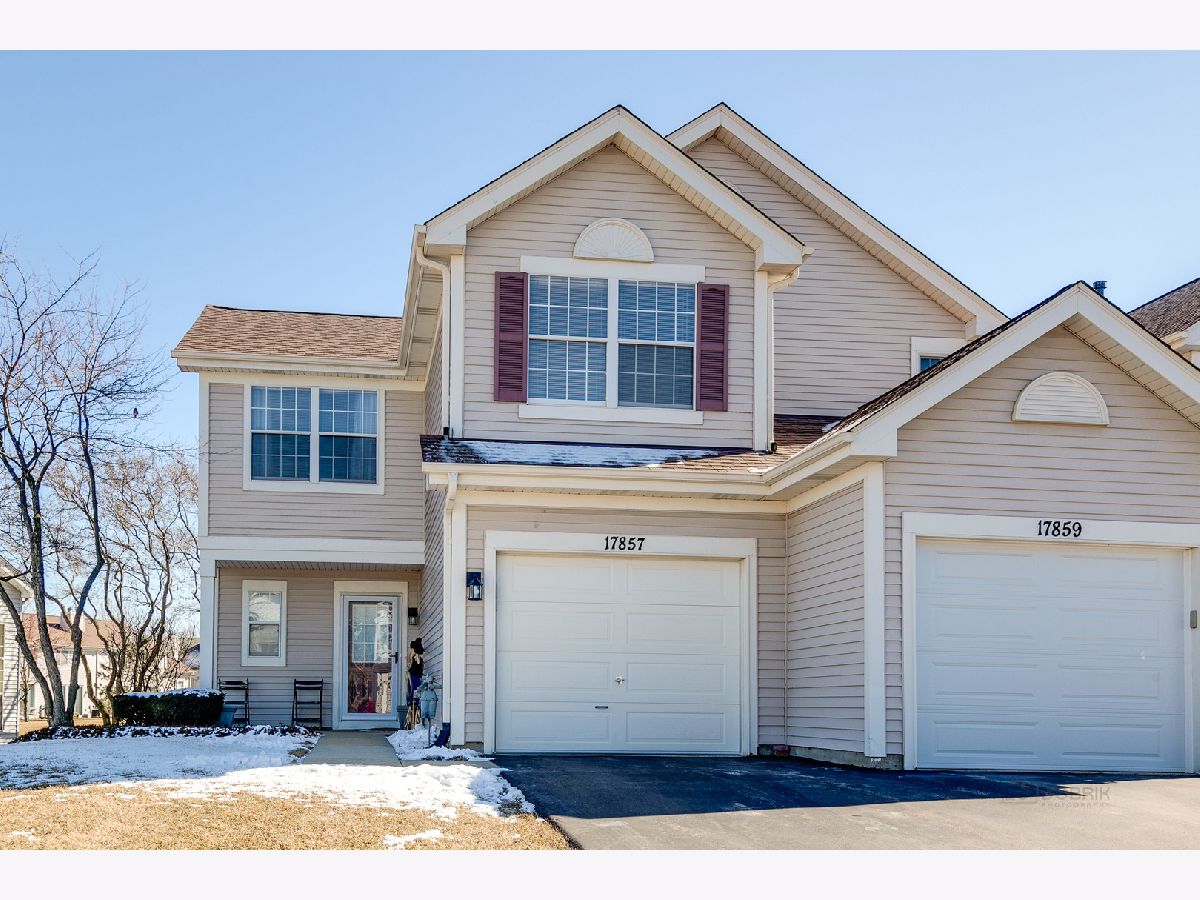 Townhomes & Homes Rented Bridlewood Gurnee Illinois, 17857 Braewick