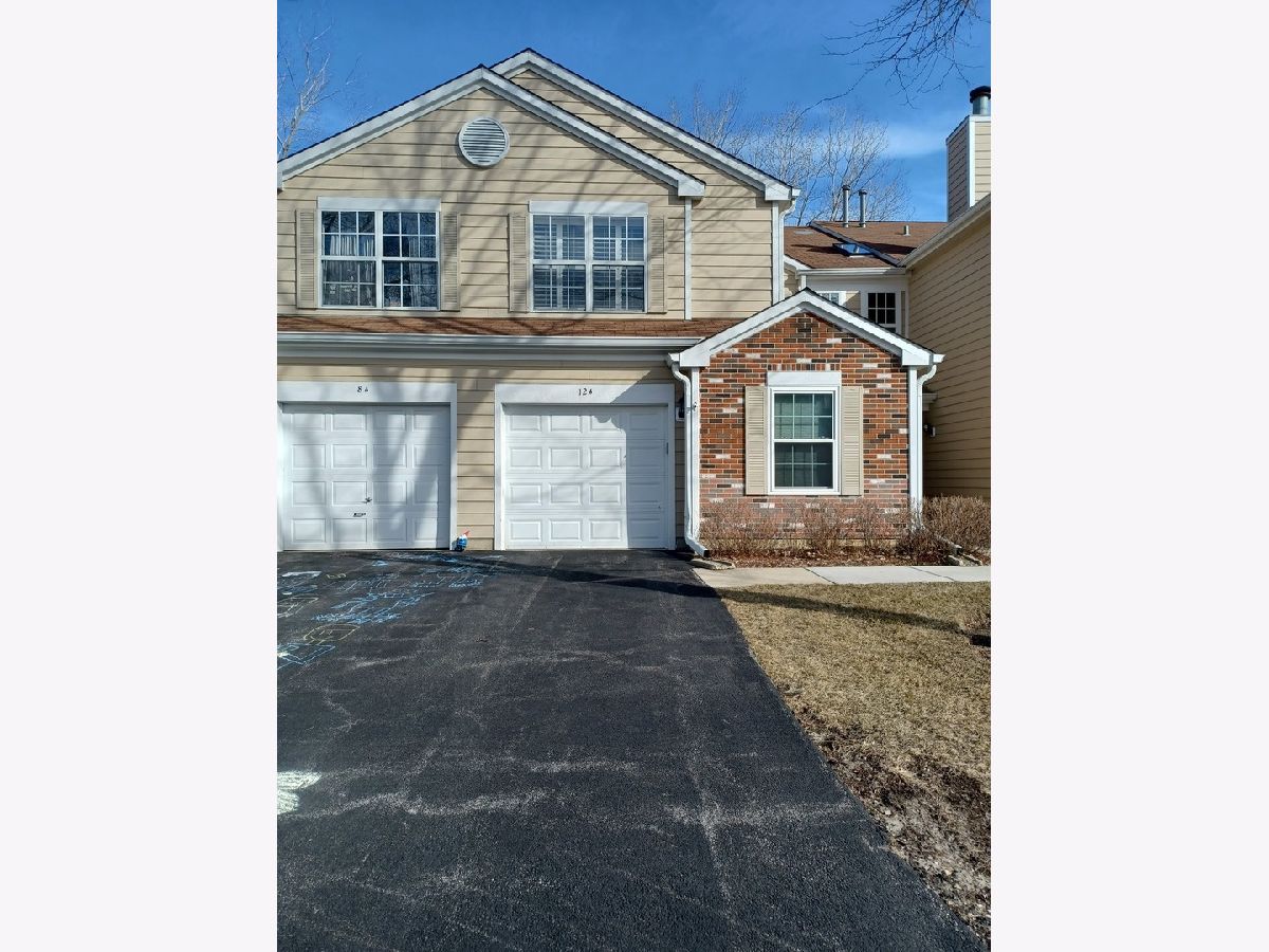 Manors Of Oak Knoll Streamwood IL, Townhomes & Condos & Homes For Sale