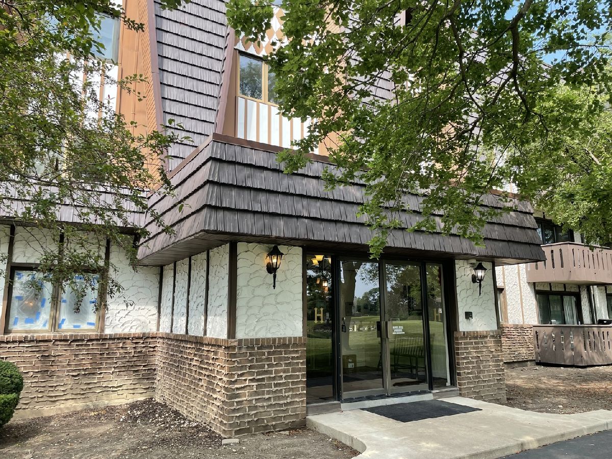Townhomes & Condos Rented Whispering Lake Lake Bluff Illinois, 13200 Heiden