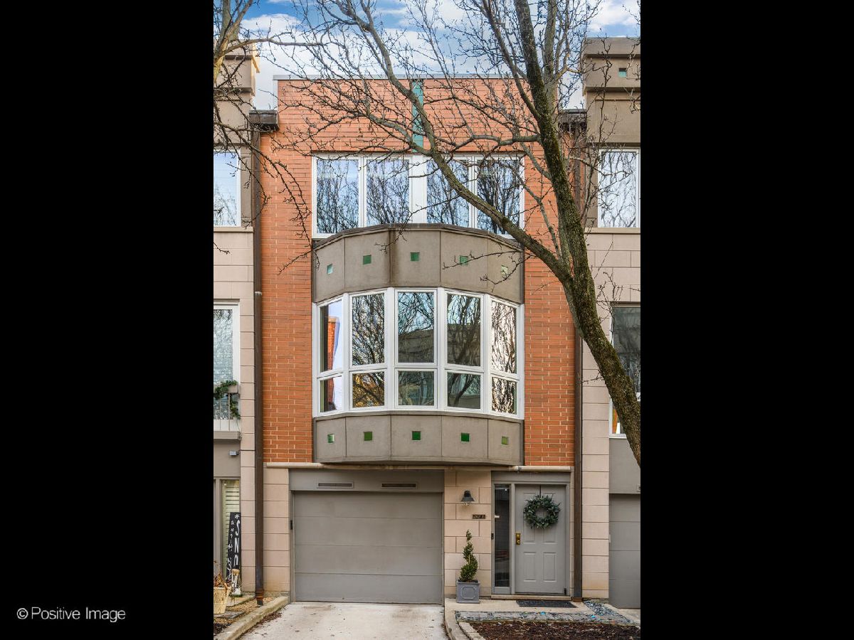 Townhomes Sold Tamerlane Chicago Illinois, 2671 Greenview