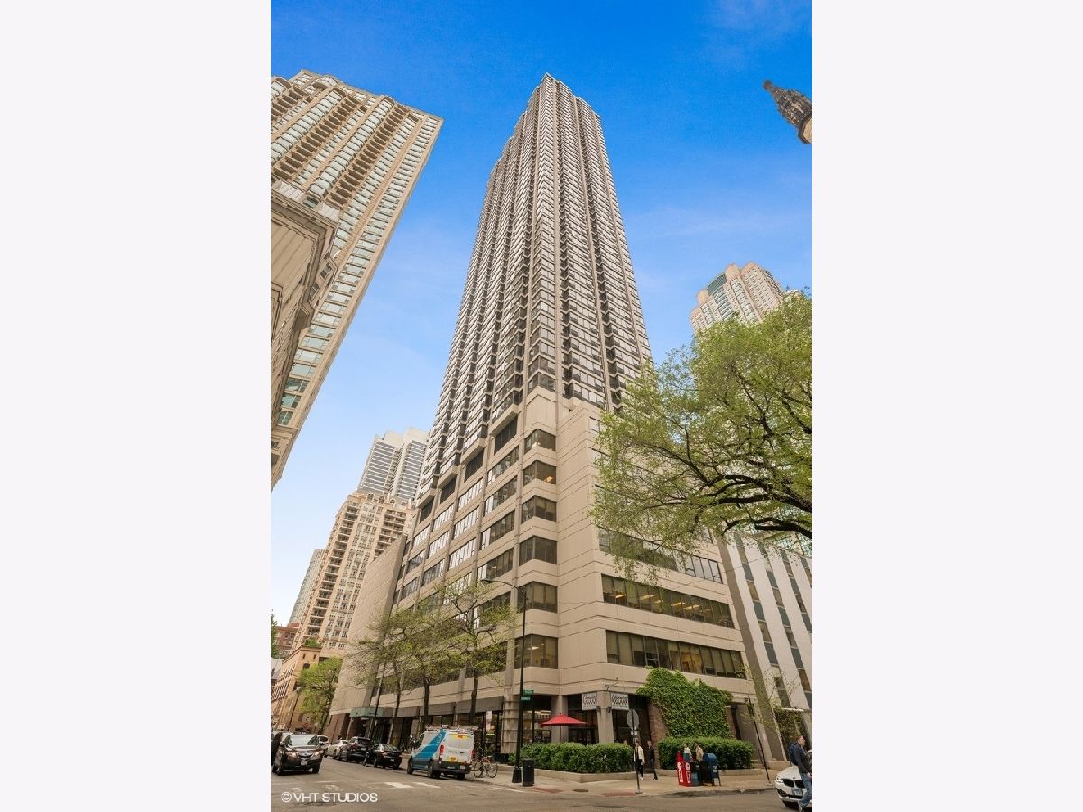Condominiums Sold 30 E Huron Chicago Illinois, 30 Huron