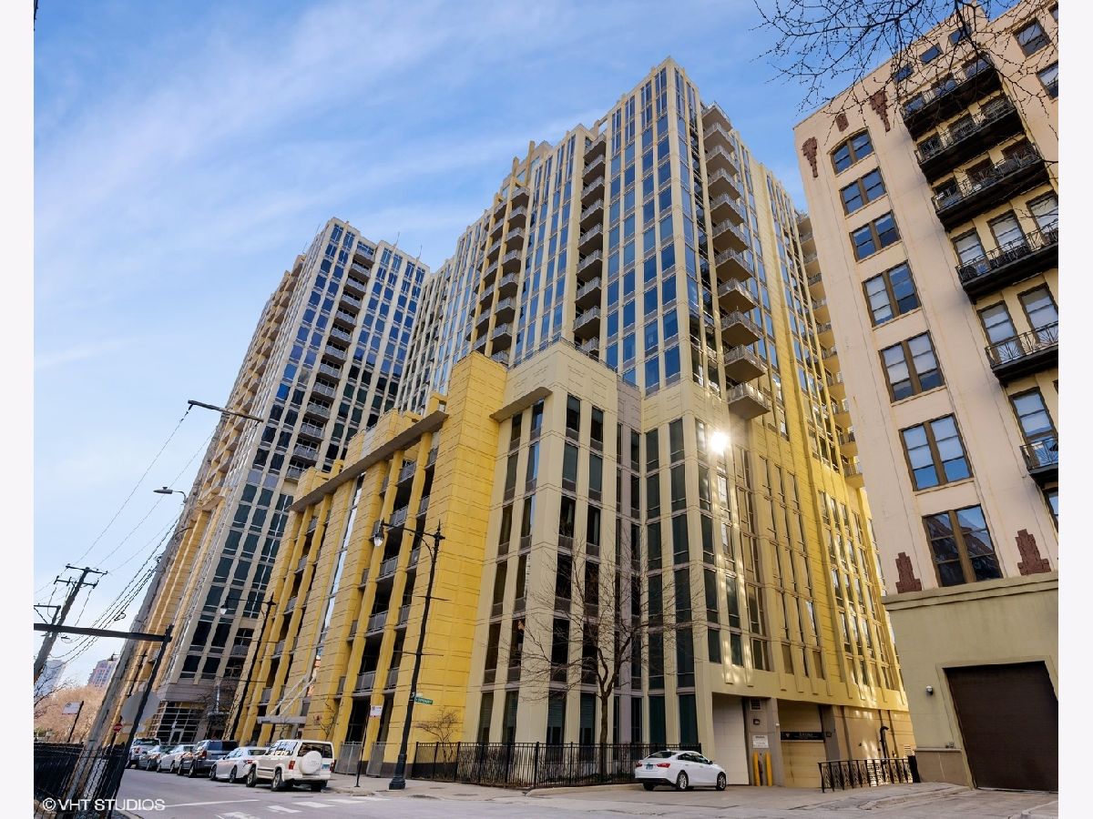 Condominiums Rented Two River Place Chicago Illinois, 720 Larrabee
