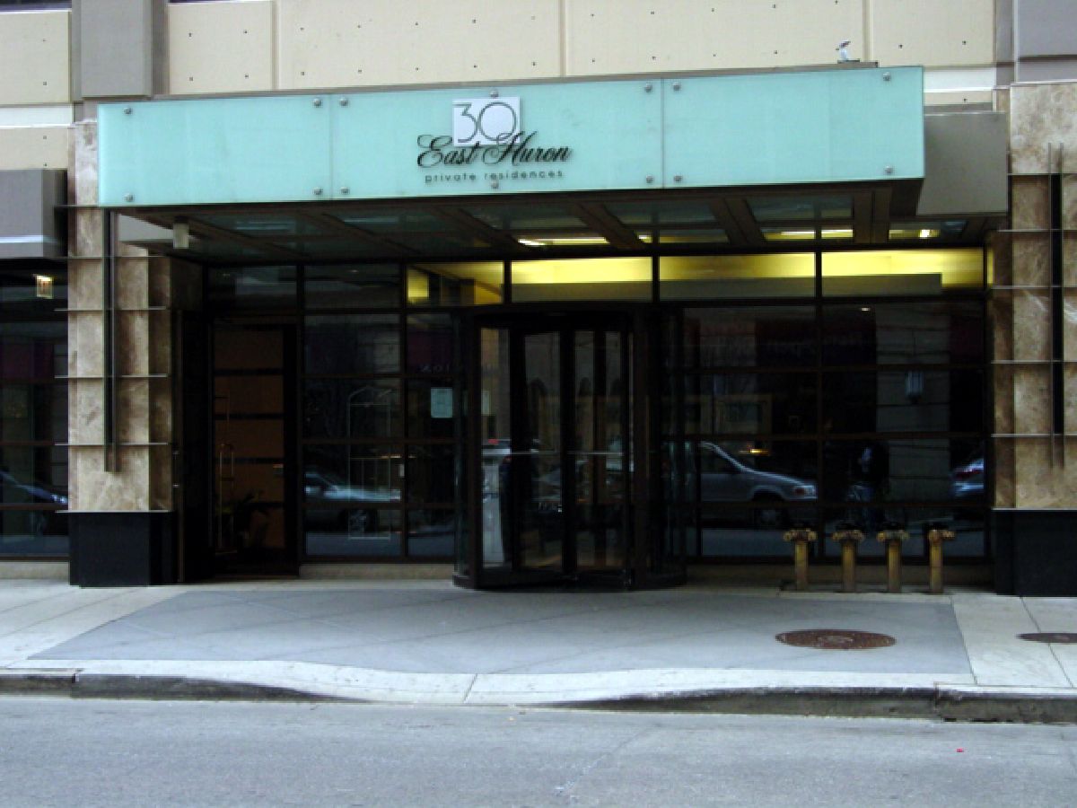 Condominiums Rented 30 E Huron Chicago Illinois, 30 Huron