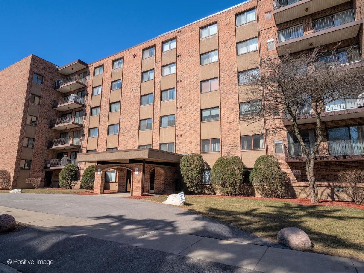 Condominiums Sold Pines Condominums Des Plaines Illinois, 1702 Mill
