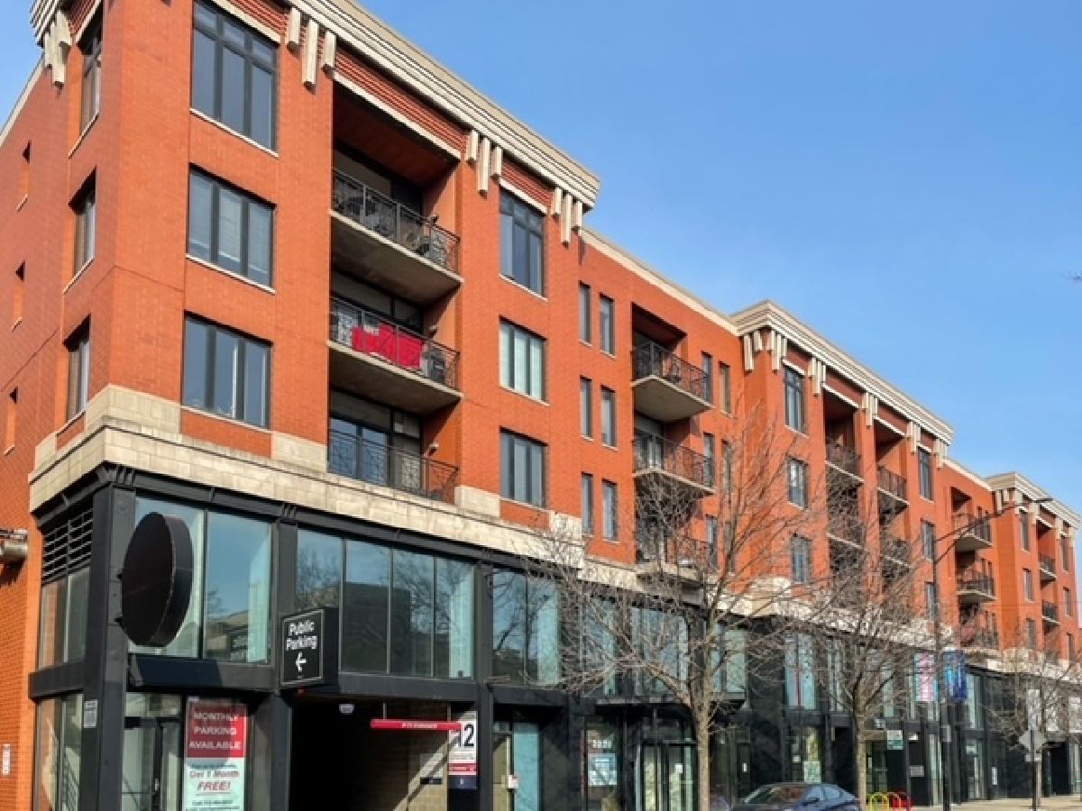 Condominiums Rented Plaza 32 Chicago Illinois, 3232 Halsted