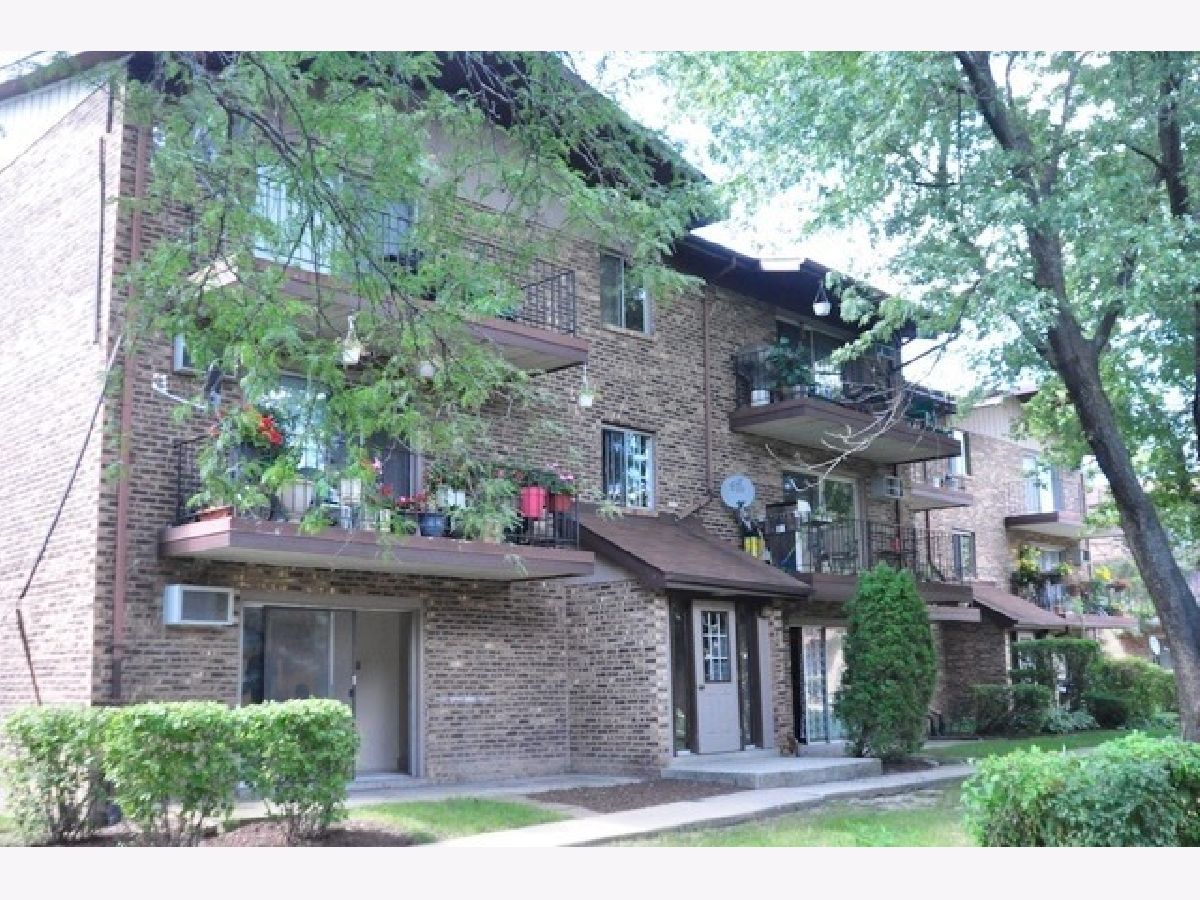 Condominiums Sold Waterbury Woodridge Illinois, 2441 Spring