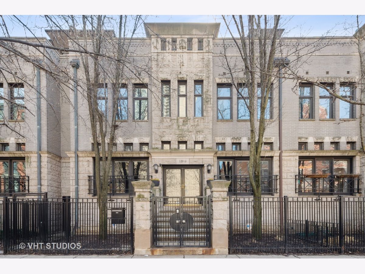 Townhomes Sold Oak Club Condos Chicago Illinois, 123 Oak