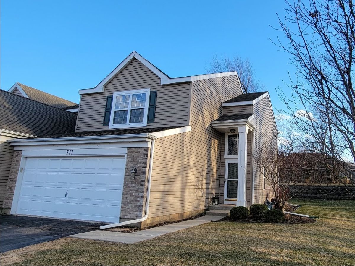Townhomes Sold Mistwood Crystal Lake Illinois, 717 Silk Oak