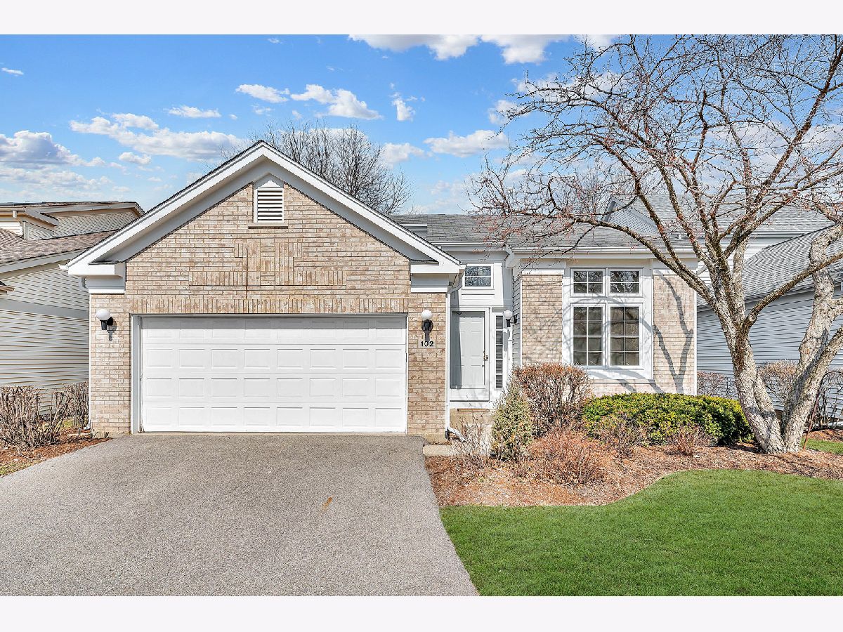Condominiums & Homes Sold Manchester Green Buffalo Grove Illinois, 102 Manchester