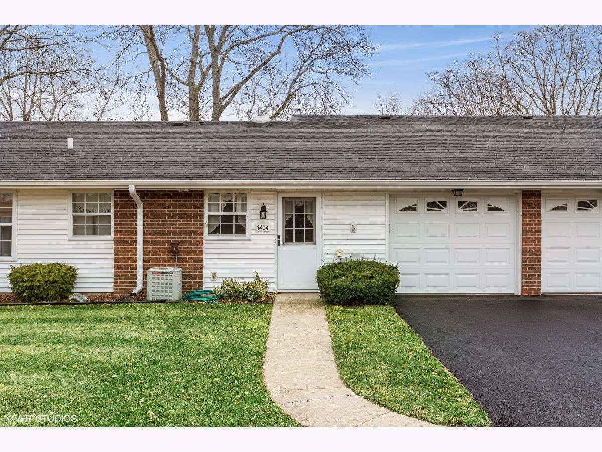 Leisure Village Fox Lake IL, Townhomes & Condos For Sale & For Rent