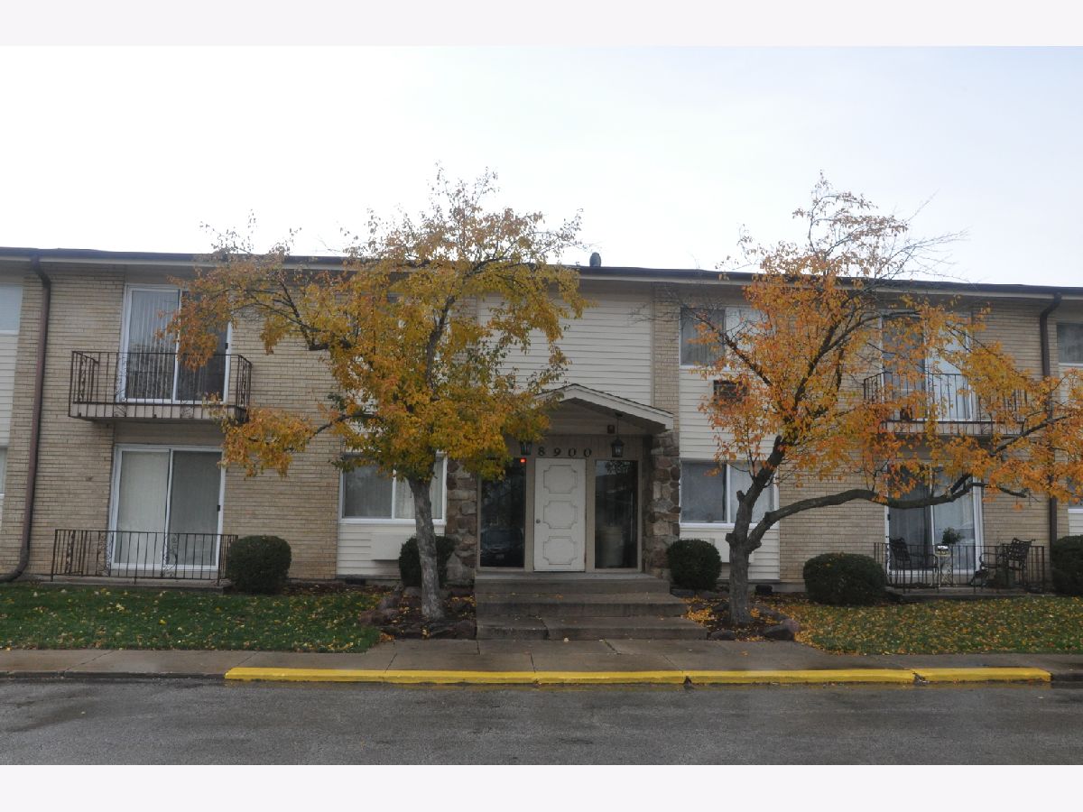 Condominiums Rented Courtland Square Des Plaines Illinois, 8900 David