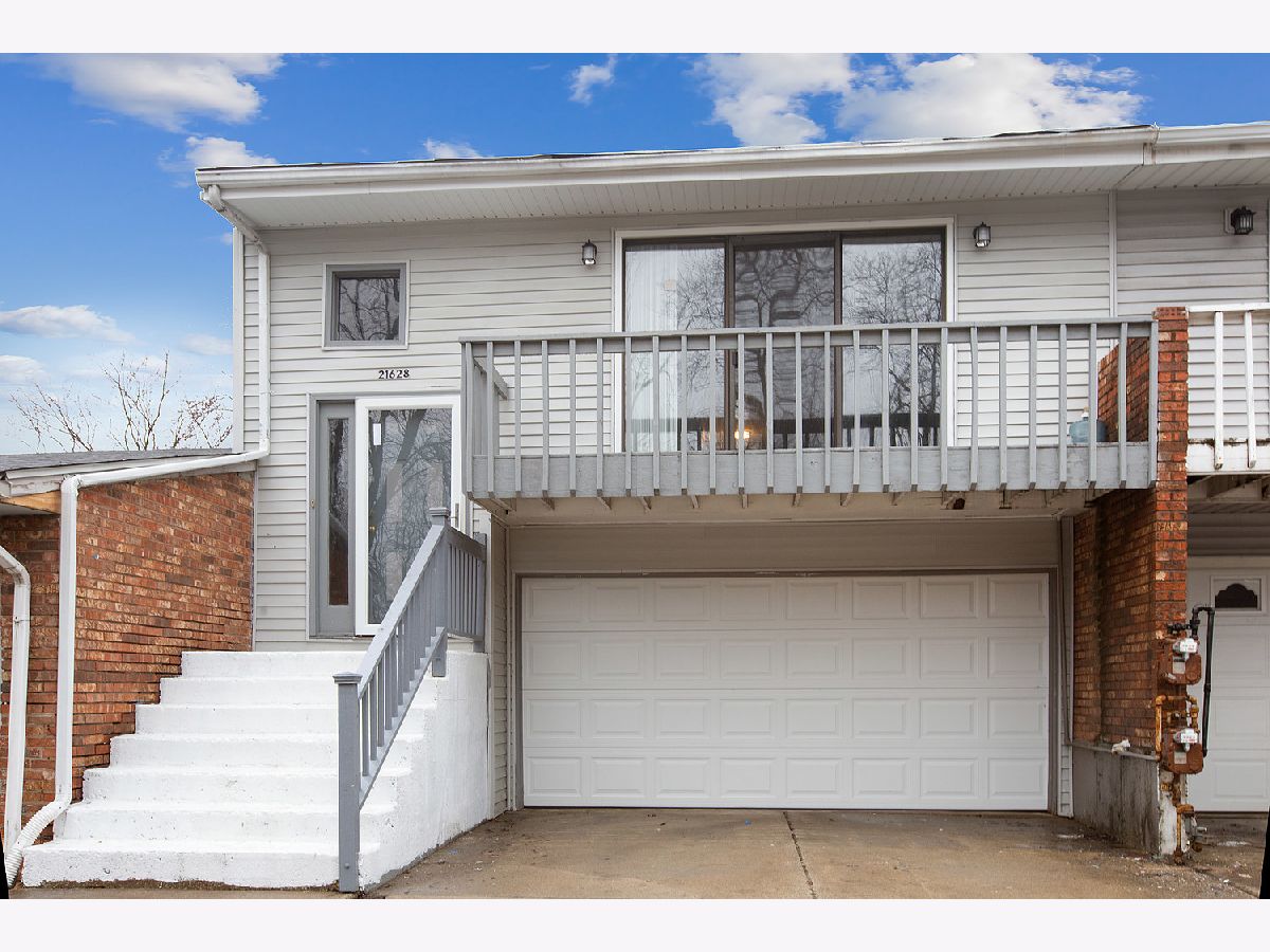 Homes & Condos & Townhomes Sold Surreybrook Sauk Village Illinois, 21628 Peterson