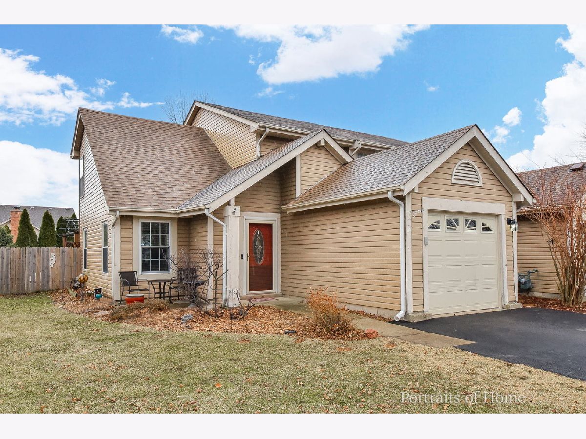 Townhomes & Homes Sold Hunters Crossing Carol Stream Illinois, 1115 Bradbury